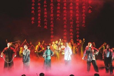  新编现代京剧《浴火黎明》昨在天蟾逸夫舞台首轮试演。　(上海京剧院供图)