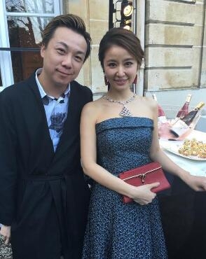 林心如露香肩频遮小腹 被问怀孕哈哈大笑 似乎