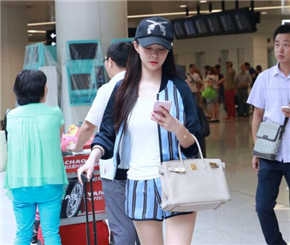 沈梦辰背价值6位数壕包 杜海涛送的? 谢娜:海涛