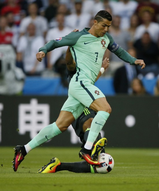 欧洲杯战报:葡萄牙vs威尔士2比0取胜 C罗进决