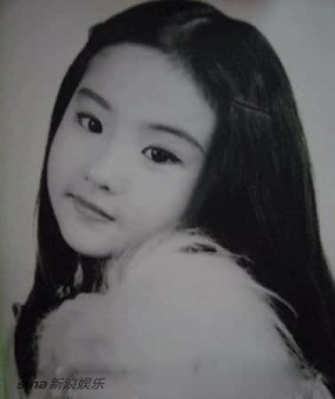 杨幂胡歌杨洋李易峰 明星童年照对比看五官变