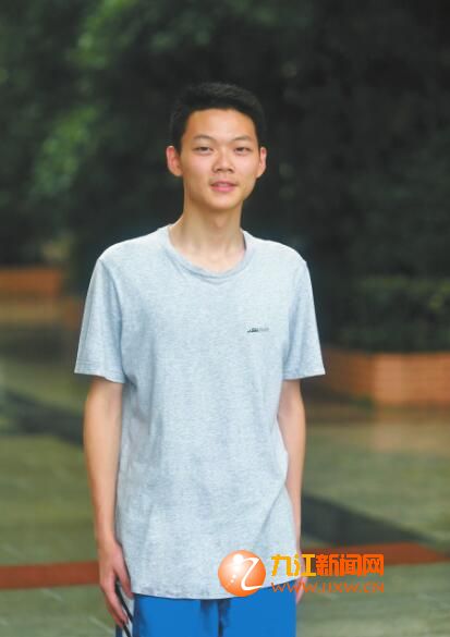 九江两位中考第一名学生都不开夜车
