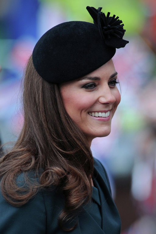 凯特王妃现身温网黄裙明艳动人 优雅王妃着装