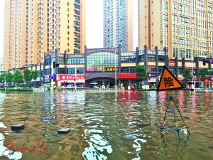 武汉水方退 豪雨袭南京