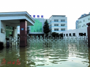 武汉水方退 豪雨袭南京