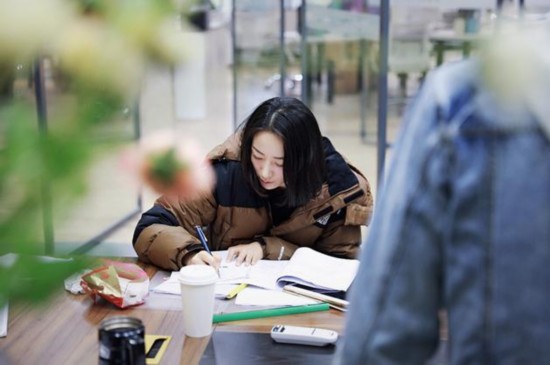 韩雪学英语入魔成演艺圈新晋学霸 明星