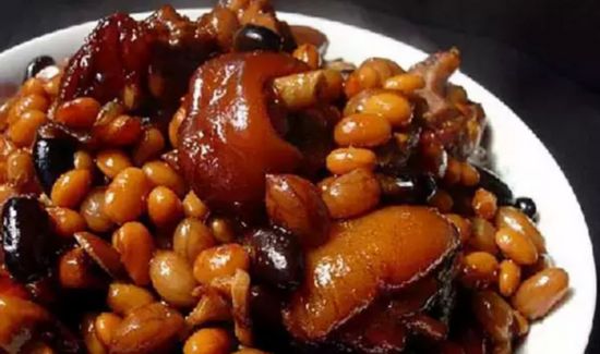 一块猪皮夺走一条命!吃东西噎住要赶快急救