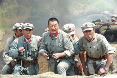 重大历史革命题材剧《彭德怀元帅》首播一路收获各方好评,剧中彭老总的坦荡胸怀与人民情结经由一桩桩大小事件展开。图为《彭德怀元帅》剧照。 重大历史革命题材剧《彭德怀元帅》首播一路收获各方好评,剧中彭老总的坦荡胸怀与人民情结经由一桩桩大小事件展开。图为《彭德怀元帅》剧照。