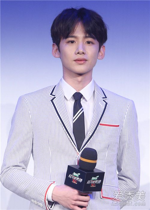 井柏然+王嘉尔《加油吧》男神发型各有亮点