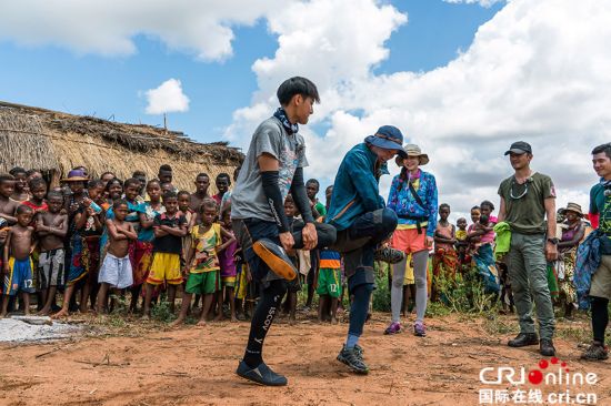 《我们的法则》吴奇隆不慎摔落 黄子韬秀武术