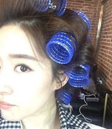 刘亦菲露半张脸晒自拍照 网友:包租婆迷之自拍