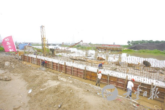 盐淮高速公路大丰港区连接线工程紧张施工