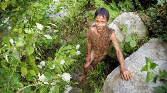 越南男子随父躲避美国炸弹40年 不知世上有女