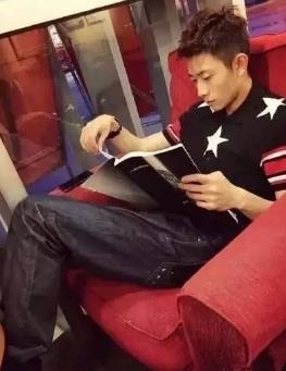 另外,张一山也是北京纯爷们一枚,"荣誉"成为京城四瘫中一员,平时