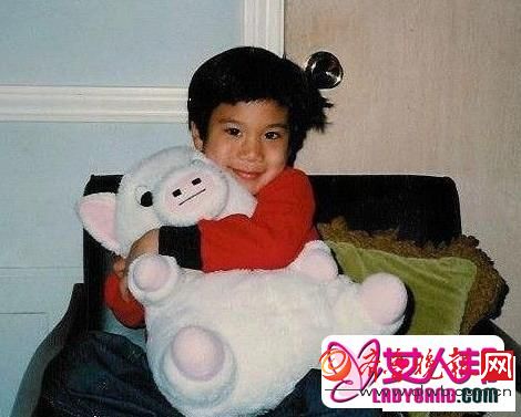 王力宏吊环练倒立视频曝光 揭秘王力宏家庭背