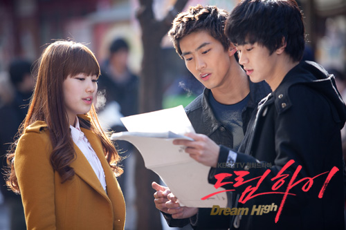 关晓彤微博晒美照 郑爽欧阳娜娜 细数清纯貌美