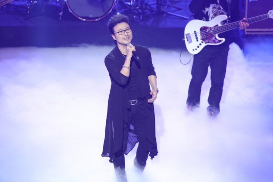 《中国新歌声》首播 汪峰借献歌章子怡抢头条