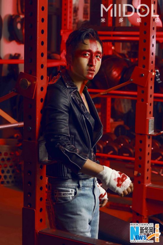 邹市明时尚写真曝光 探索背后温柔的力量