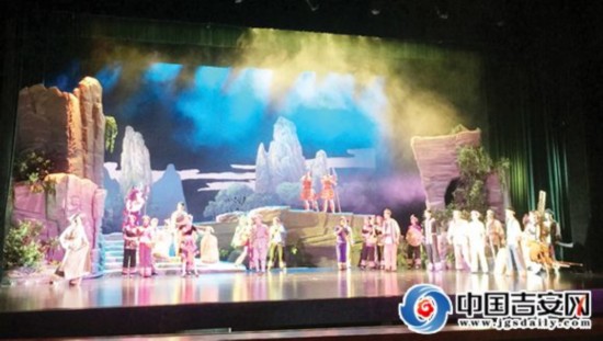 吉安采茶畲歌戏《热血山哈》首演 近300余市民