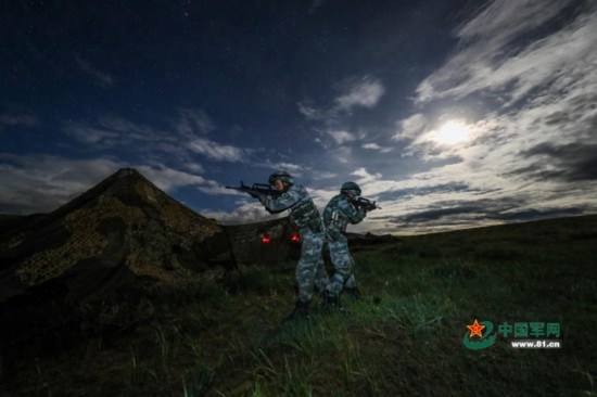 跨越–2016·朱日和A演习进入战场机动阶段