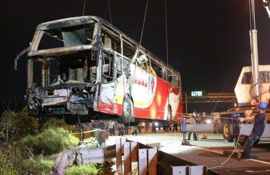 桃園高速2號昨天發生游覽車火燒車意外，造成26人不幸死亡，
