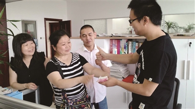 南通海门80多位聋哑人为烧伤患者捐款