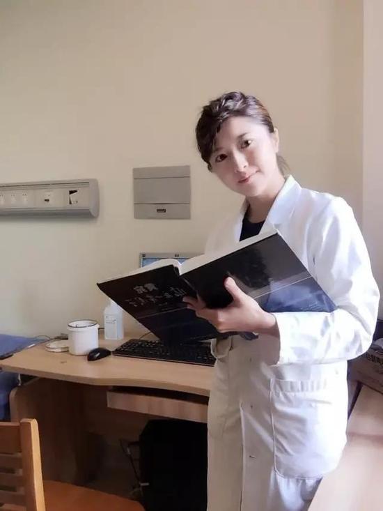 美女医生穿旗袍上班 网友:颜值甩网红几条街