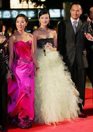 赵薇参加Baby庆生派对 与黄晓明夫妻合影 看女星同框比美拼颜值