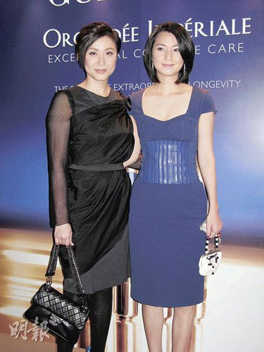 赵薇参加Baby庆生派对 与黄晓明夫妻合影 看女星同框比美拼颜值
