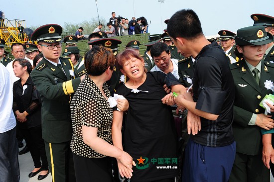 英雄忠魂长在 祖国接你回家(组图)