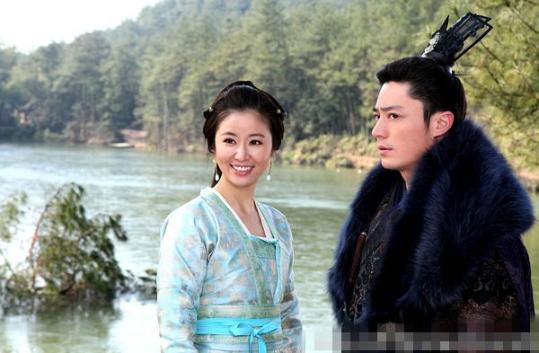 林心如大肚子超明显霍建华妈妈听闻怀孕满脸堆