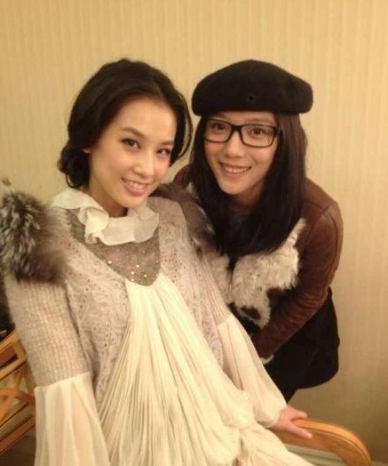 赵薇参加Baby庆生派对 与黄晓明夫妻合影 看女星同框比美拼颜值