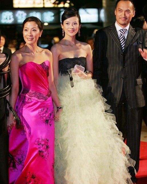 赵薇参加Baby庆生派对 与黄晓明夫妻合影 看女星同框比美拼颜值