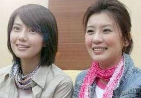 赵薇参加Baby庆生派对 与黄晓明夫妻合影 看女星同框比美拼颜值