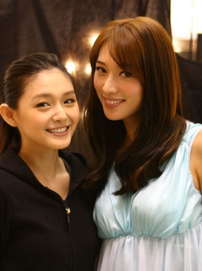 赵薇参加Baby庆生派对 与黄晓明夫妻合影 看女星同框比美拼颜值