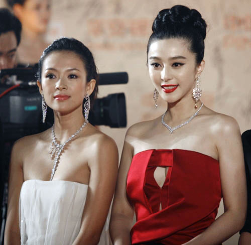 赵薇参加Baby庆生派对 与黄晓明夫妻合影 看女星同框比美拼颜值