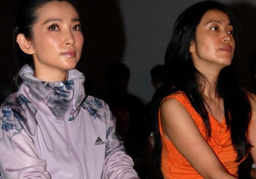 赵薇参加Baby庆生派对 与黄晓明夫妻合影 看女星同框比美拼颜值