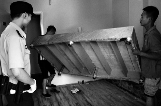 债务纠纷租客拒付房租 法警6小时清空房间还业