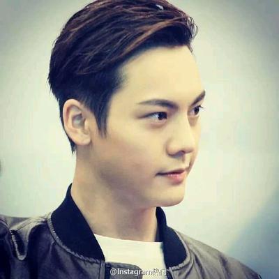 陈伟霆赴韩遭围堵 张大佛爷颜值高人气爆棚次