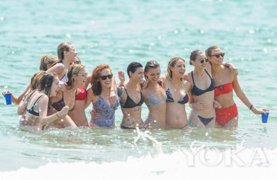 Blake Lively{Taylor Swiftӻe