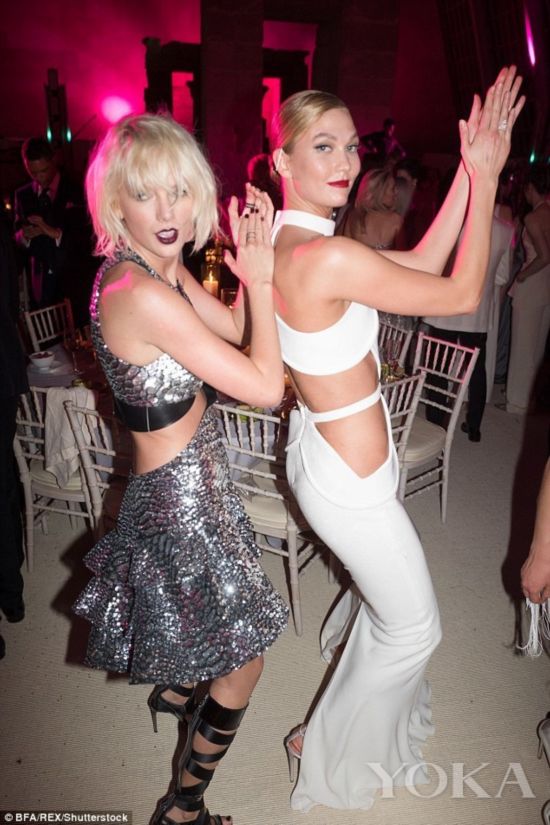 Karlie KlossBTaylor Swift