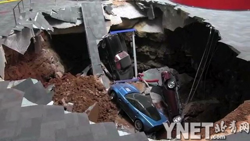 美國一汽車國家博物館發生地陷事故。