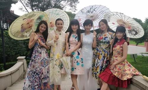 赵雅芝领衔女神团 “我们来了”众女神拼衣品拼气质