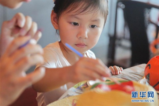 草帽涂鸦 扮美暑假--陕西频道--人民网