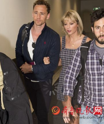 霉霉抖森恩爱街拍 形影不离已见过双方家长