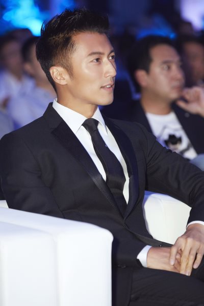 谢霆锋演讲视频引疯转 话题霸屏半日点击量过