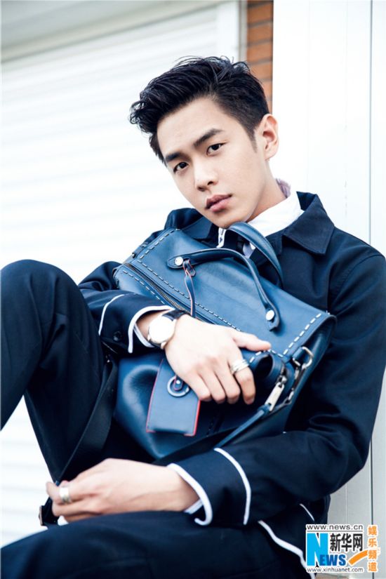 羽皇穿梭时光变潮男 张若昀再现制服诱惑