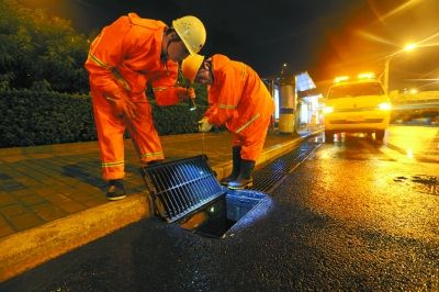 北京昨日突降大雨 防汛部门积极响应未造成积