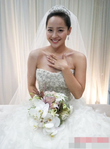 秀智婚纱_秀智图片