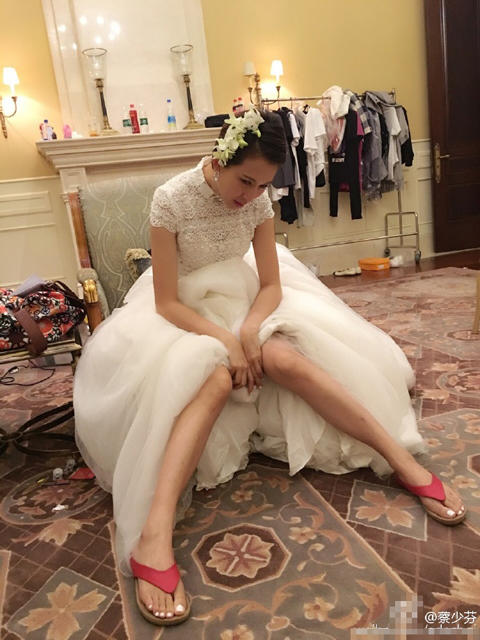 婚纱配什么鞋子_穿旗袍配什么鞋子图片
